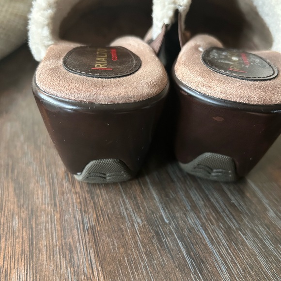 Cute clogs brown with cream lining - Picture 7 of 8